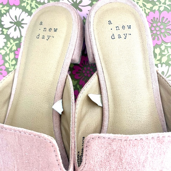 a new day Pink 💗suede flats size 9 **very good condition** - Picture 4 of 8